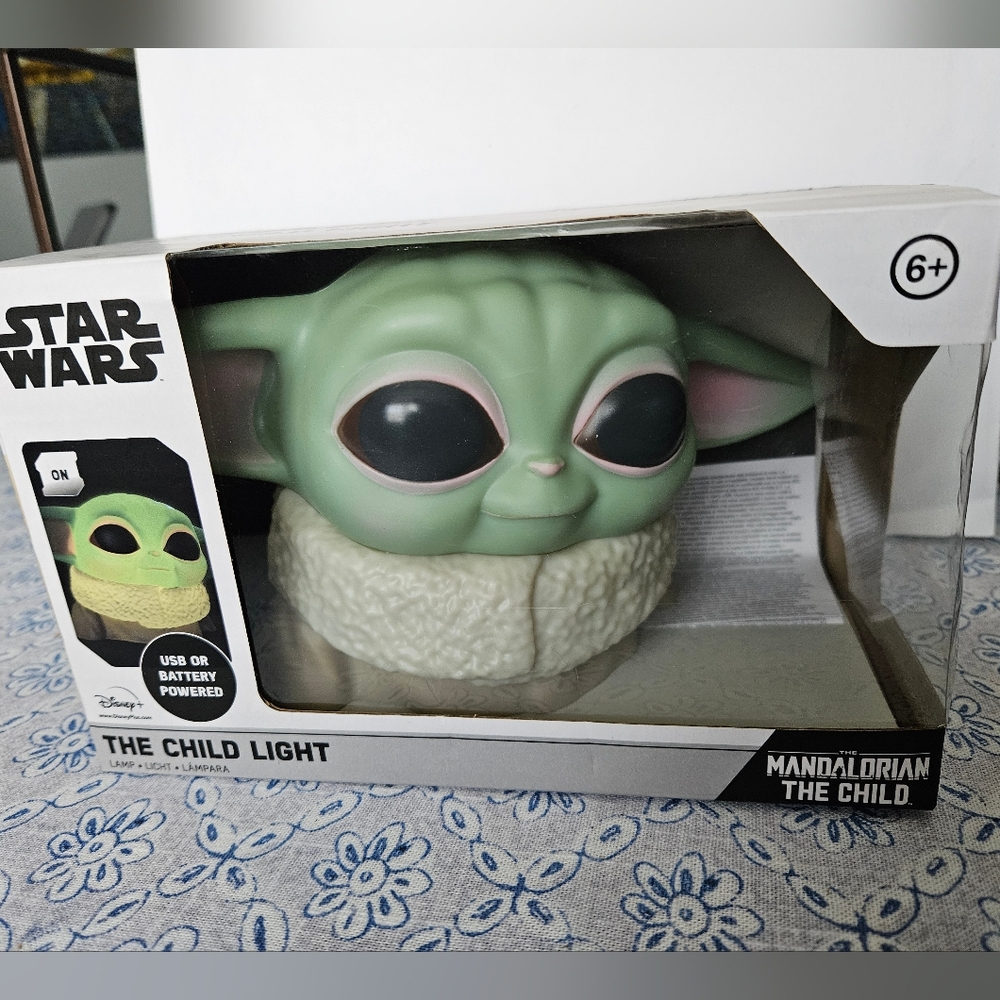 NIB Star Wars The Child small lamp